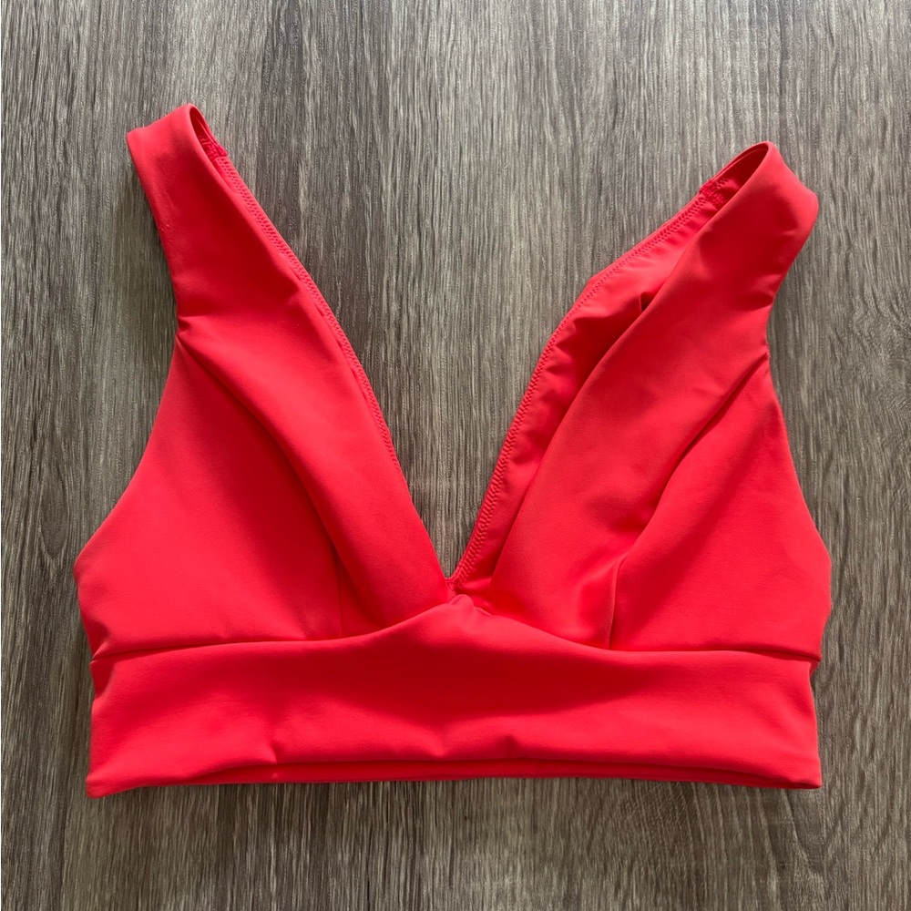 NEW Victoria Sport Body by Victoria plunge sports bra